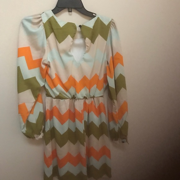 Grab 💼 6 for $20 Gianni bini chevron dress Md LN - Picture 8 of 8